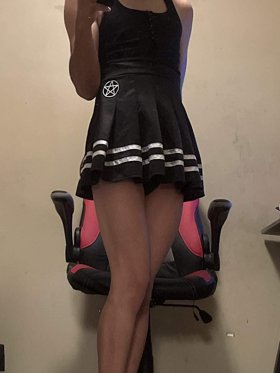 TransSkylar's tweet photo. I really like this skirt, what about you ? 🌸

#nsfwtwtًً  #nude #nsfwtw #trans  #dom #sub #findom #spoilme https://t.co/Bkq18qv1Kc