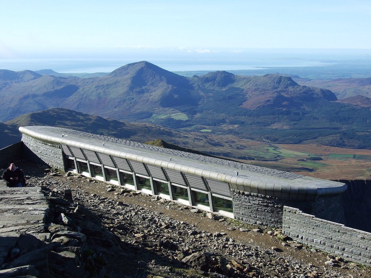 SnowdonRailway's tweet photo. Book in advance for the school holidays because we will sell out! ☀️

Archebwch ymlaen llaw ar gyfer y gwyliau ysgol, oherwydd y galw rydym fel arfer yn gwerthu allan! ☀️
 
https://t.co/2qqgztfg9y

#Snowdon #YrWyddfa #Snowdonia #NorthWales #Summer2023 #SummerHolidays #Staycation https://t.co/vQMwI6rubJ