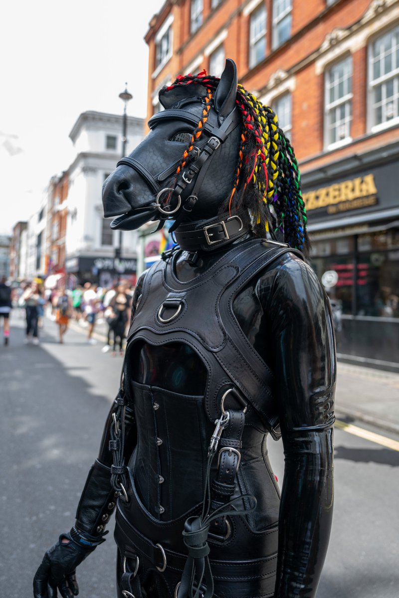 *gasp* they have cider.

📸 @HyenaMaul at #londonpride2023 

#ponyplay #latex #rubber #kink #pride #londonpride #leather