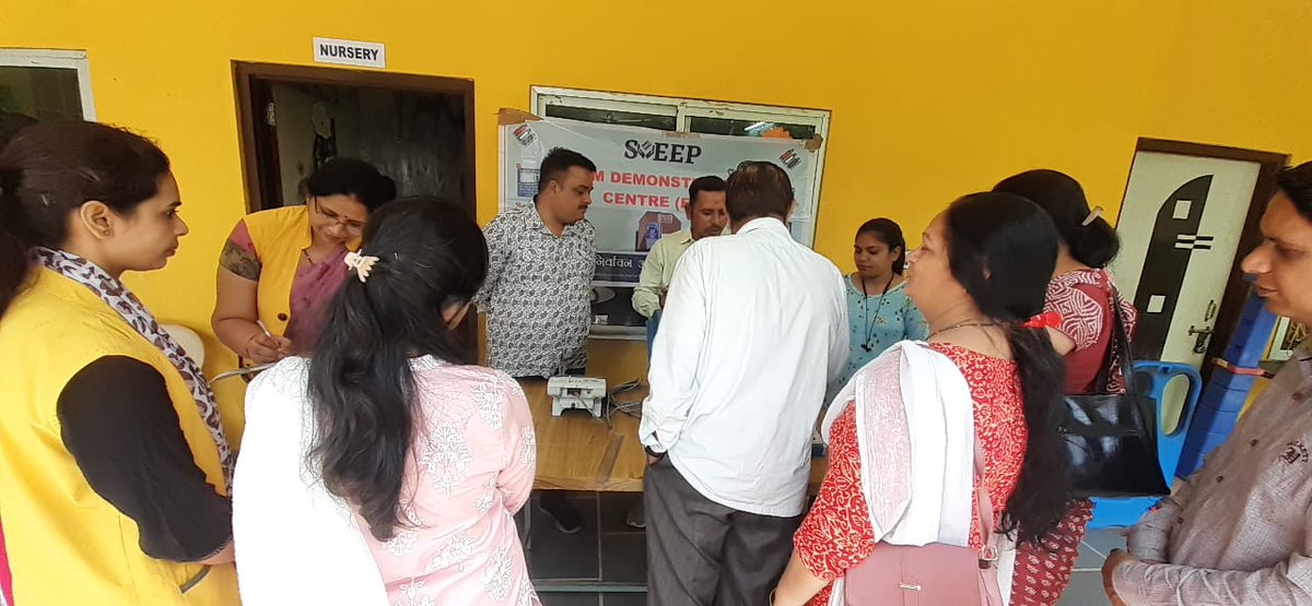 ero_152's tweet photo. (EVM Awareness Machine for Demonstration at Medical collage)
#ceo_rajasthan
#ECI #mision75 #youthchalabooth #novotertobeleftbehindbehind #govotenow #Vote4Sure #MyVoteMyPower#sveepudaipur https://t.co/mlGm1P8LDJ