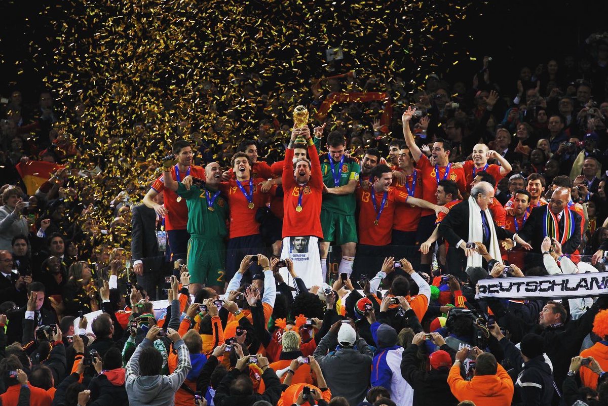 11 de julio de 2010. Cuando toda España despertó y no era un sueño. Cuando gritamos, lloramos, reímos y nos abrazamos todos juntos. Cuando fuimos campeones, campeones del mundo. 🇪🇸