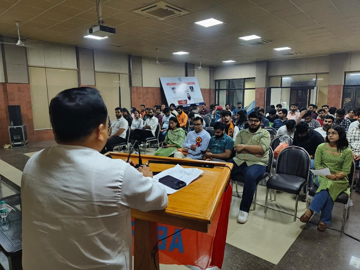 ABVPVoice's tweet photo. अभाविप के 75वें स्थापना दिवस के अवसर पर चंडीगढ़ महानगर द्वारा 'अभाविप की ध्येय यात्रा' विषय पर संगोष्ठी का आयोजन किया गया जिसमें उत्तर क्षेत्र के क्षेत्रीय संगठन मंत्री श्री @iVijayPratap विशेष रूप से उपस्थित रहे और छात्र शक्ति को संबोधित किया।

#ABVP75 https://t.co/DULs2kJxgf