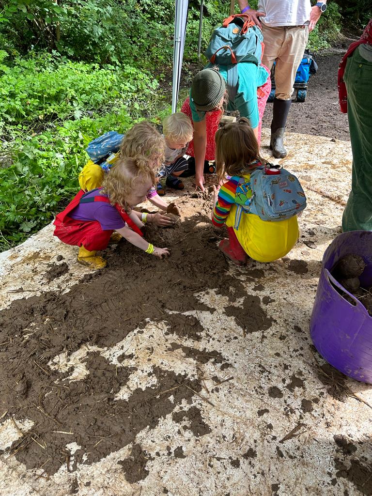 We had a lovely time meeting old friends and making new, and getting thoroughly mucky at the @Stendhalireland festival this weekend. Many thanks to the organisers, and everyone who called by to say hello and plant a seed, or help build the cob house.
