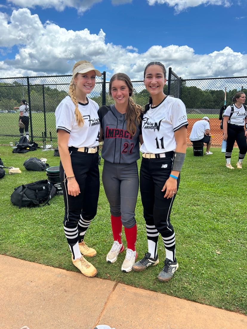 Riverssampson22's tweet image. Got to meet two of my future teammates! They’re the sweetest people. Can’t wait to be on the field with them🐾✨#sparklecity #woco @Abby_Greenwood1 @LenzenOlivia @WoffordSoftball
