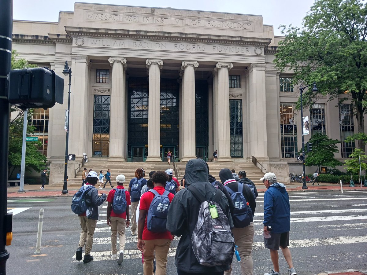 PACKappaLeague's tweet photo. Day 2 of our STEM Discovery Boston trip did not disappoint.   Stay tuned! #STEMDiscovery #PACKappaLeague #EFTours #YoLeague #MIT #Harvard #BIT #BostonRedSox https://t.co/olZuBsfgK5