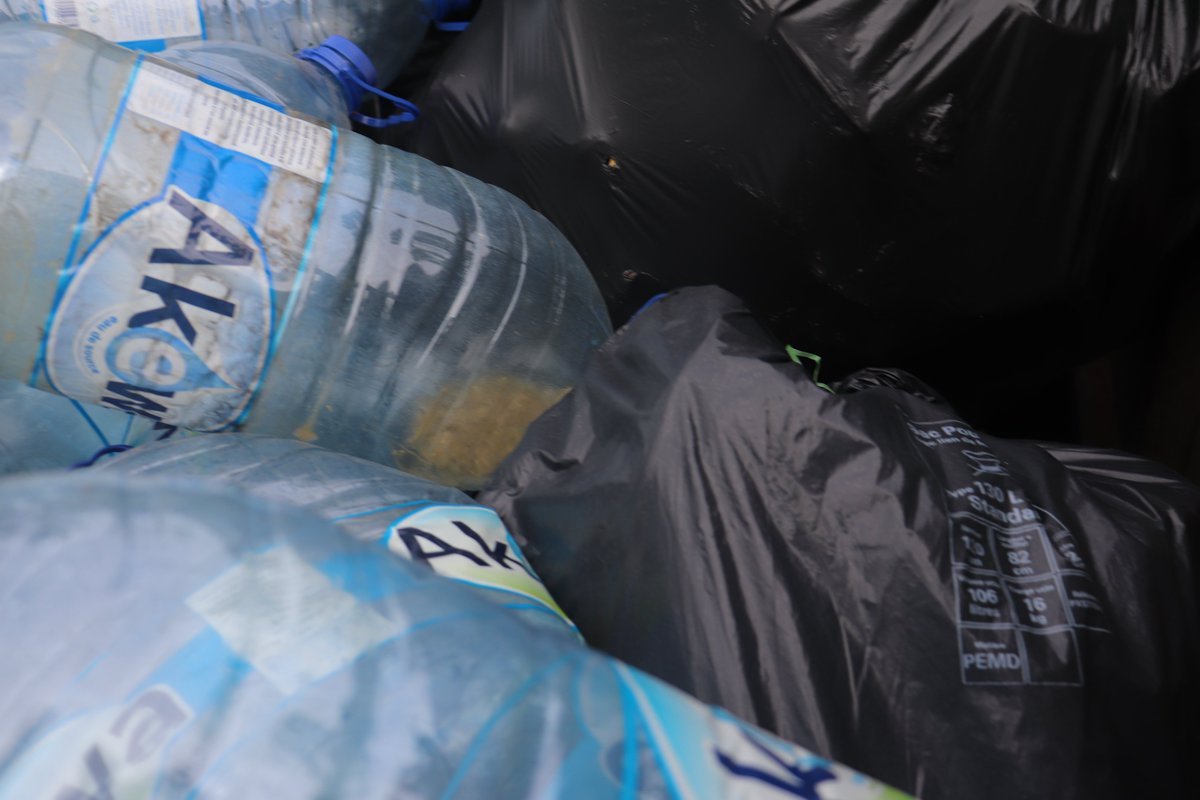 WWFGabon's tweet image. Ce matin l&apos;équipe de Recyclage &amp;amp; Collecte était dans les locaux de @WWFGabon  pour récupérer des bouteilles en plastique dont nous n&apos;avons plus besoin !

#PlasticFreeJuly #SmallStepsBigDifference