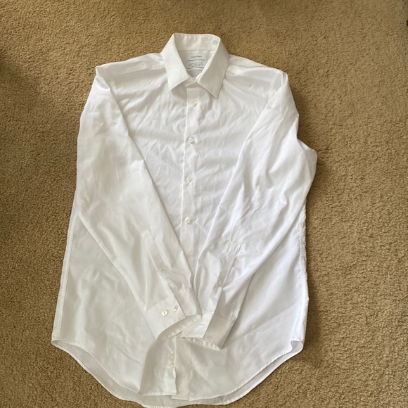 atouchofkenya's tweet photo. So good I had to share! Check out all the items I'm loving on @Poshmarkapp #poshmark #fashion #style #shopmycloset #michaelkors #calvinklein #levis: https://t.co/MWtHnBaWa4 https://t.co/S5dROwJqJh