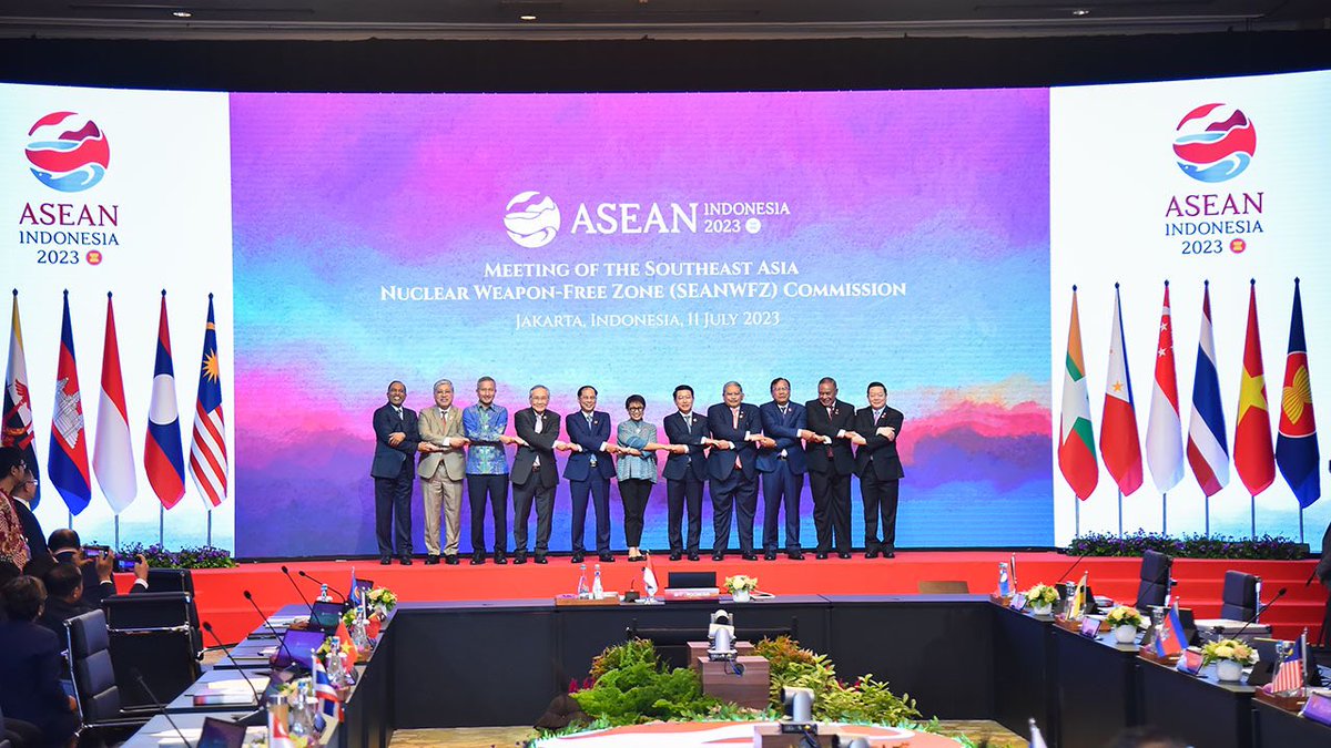DPMBuiThanhSon's tweet photo. Pleased to be back to Jakarta ๐ฎ๐ฉ for #AMM56 & related meetings. Looking forward to fruitful & substantive discussions with friends & partners @ASEAN. https://t.co/piDV9gkiCs