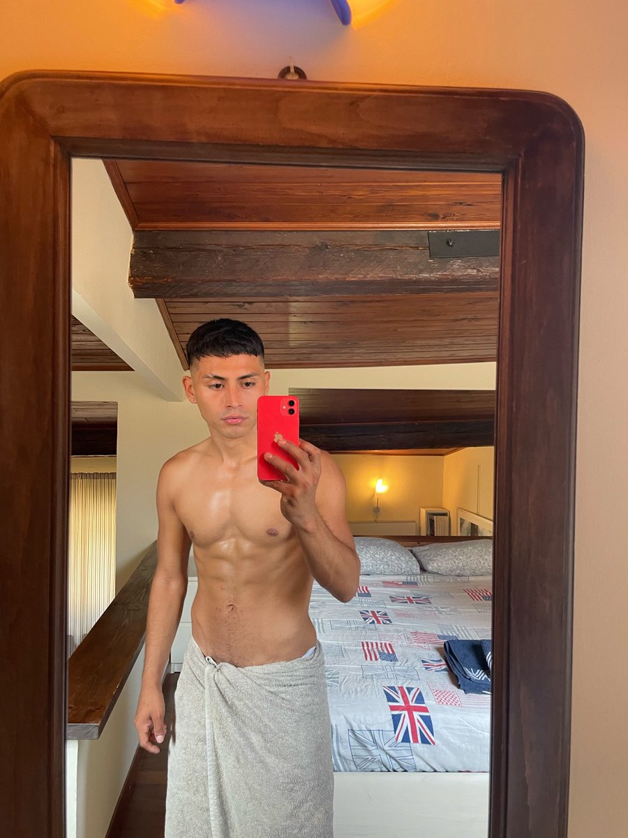 JamesBarberp's tweet photo. Non si può dormire con i vestiti qui 🥵

#italy #Firenze #boy #Latin #Gym https://t.co/LoO1UBMn7m