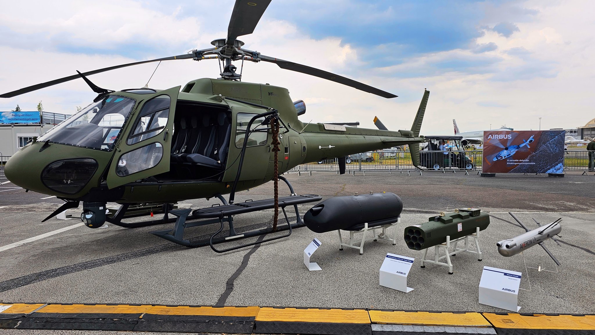 F0v8yGEWcAILDB7.jpg:large