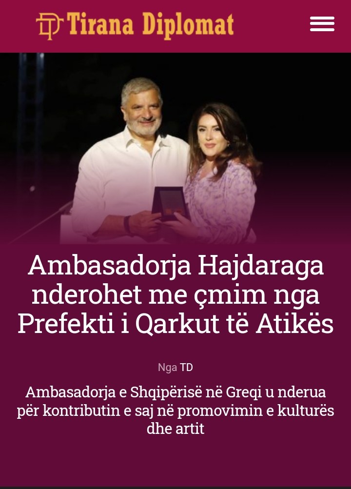 DiplomatTirana's tweet photo. Ambasadorja Hajdaraga nderohet me çmim nga Prefekti i Qarkut të Atikës

***

Ambasadorja e Shqipërisë në Greqi u nderua për kontributin e saj në promovimin e kulturës dhe artit

Lexoje të plotë 👇

https://t.co/dvvtozvQGx

@LHajdaraga 
@JonedaDodaj 
@JoanaZh https://t.co/pRyddh7P4u
