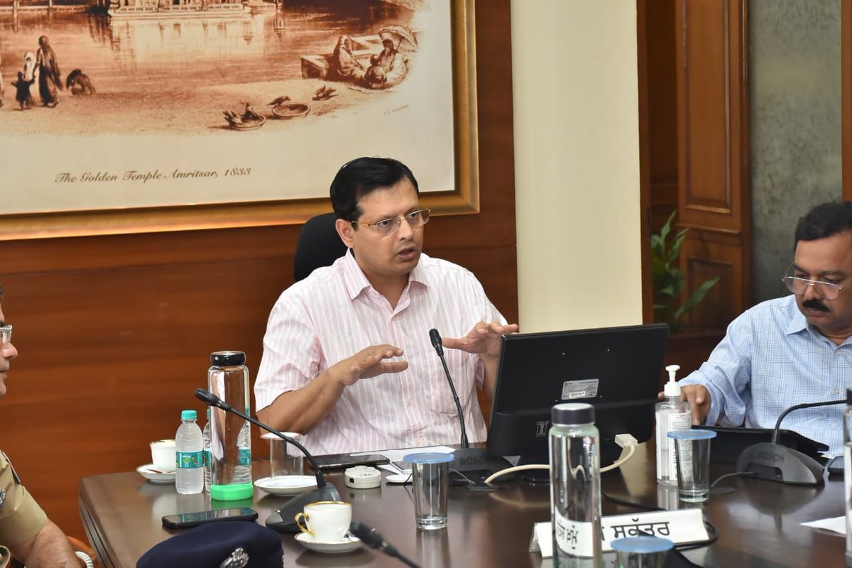 CsPunjab's tweet photo. Chaired a meeting of senior officers,DCs/SSPs to keep a constant watch on situation caused due to heavy rains Reviewed the relief work being done by Admn on instructions given by CM @BhagwantMann to provide all kinds of help to the residents of affected places
@PunjabGovtIndia https://t.co/NatdpMOwOs