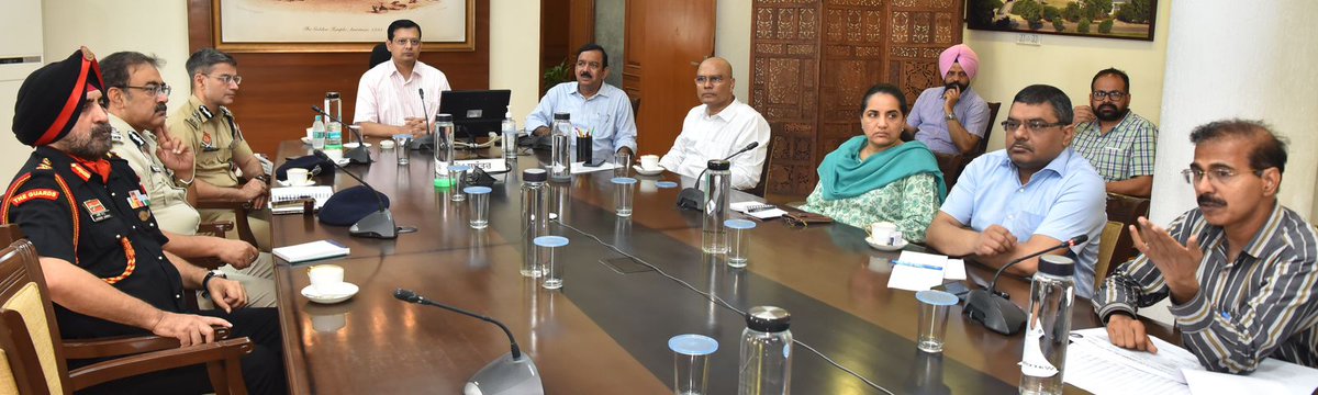 Chaired a meeting of senior officers,DCs/SSPs to keep a constant watch on situation caused due to heavy rains Reviewed the relief work being done by Admn on instructions given by CM @BhagwantMann to provide all kinds of help to the residents of affected places @PunjabGovtIndia