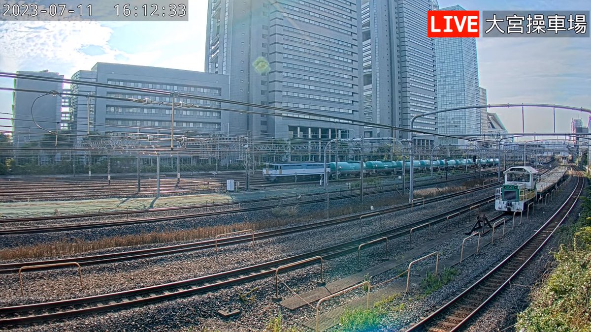 e583_hamanasu's tweet photo. さいたま新都心ライブカメラより（７／１１）
８８７６レ　上り貨物列車　ＥＦ６５ ２１２７牽引
←大宮操車場を出発
#貨物列車 https://t.co/VnrP9uBxa0