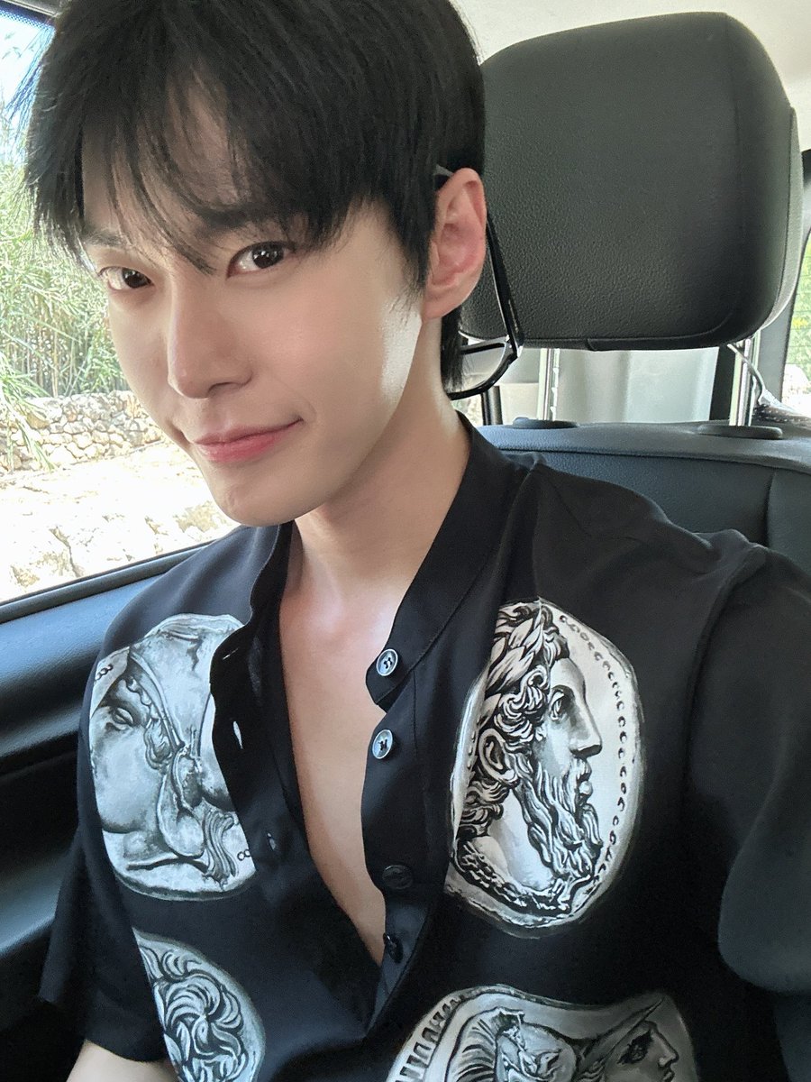 haemjjitokki's tweet photo. Doyoung is super stunning!!!!! https://t.co/Qh0Oshg6Wd