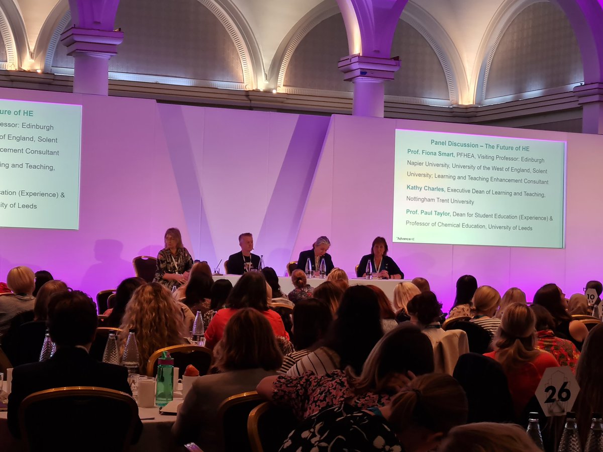 Really enjoying the final day of the Aurora Leadership course in Leeds. Energetic panel discussions regarding the challenges for the future in HE including student diversity, staff wellbeing, competing tensions and resources #IAmAurora