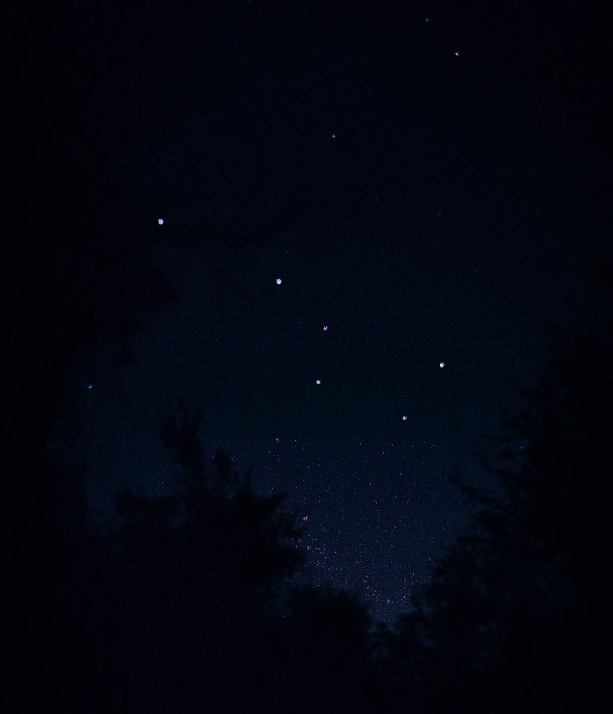 elishasile's tweet photo. Hier j'ai su capté la grande ourse
#Constellation #huaweip30pro #photographerlover #bynight #withmyboy https://t.co/etUL2pX6Nb