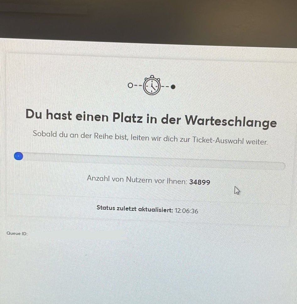 Wenn man zuerst auf Platz 1,7 Mio. landet, alle Fenster schließt und beim erneuten Einwählen auf Platz 35.000 landet… 😂 #whatasystem #whatafarce #nfldeutschland #nflgermany #nfltickets #rannfl