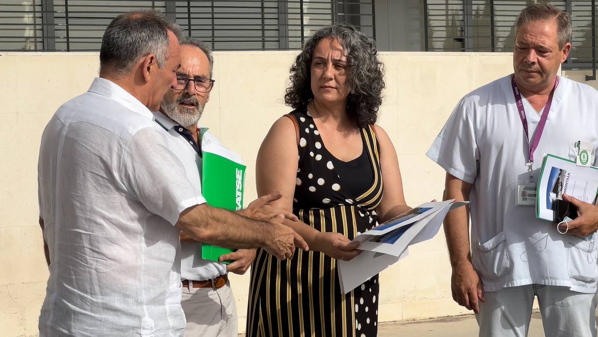 Los gobiernos del PP están desmantelando la sanidad pública.

Hoy visito el Hospital de Montilla, con la peor ratio de camas/habitante de toda Andalucía, al que Moreno Bonilla niega la UCI, un servicio fundamental en cualquier hospital.

Vota por tu salud, vota <a href="/sumar/">Sumar</a>. #EsPorTi