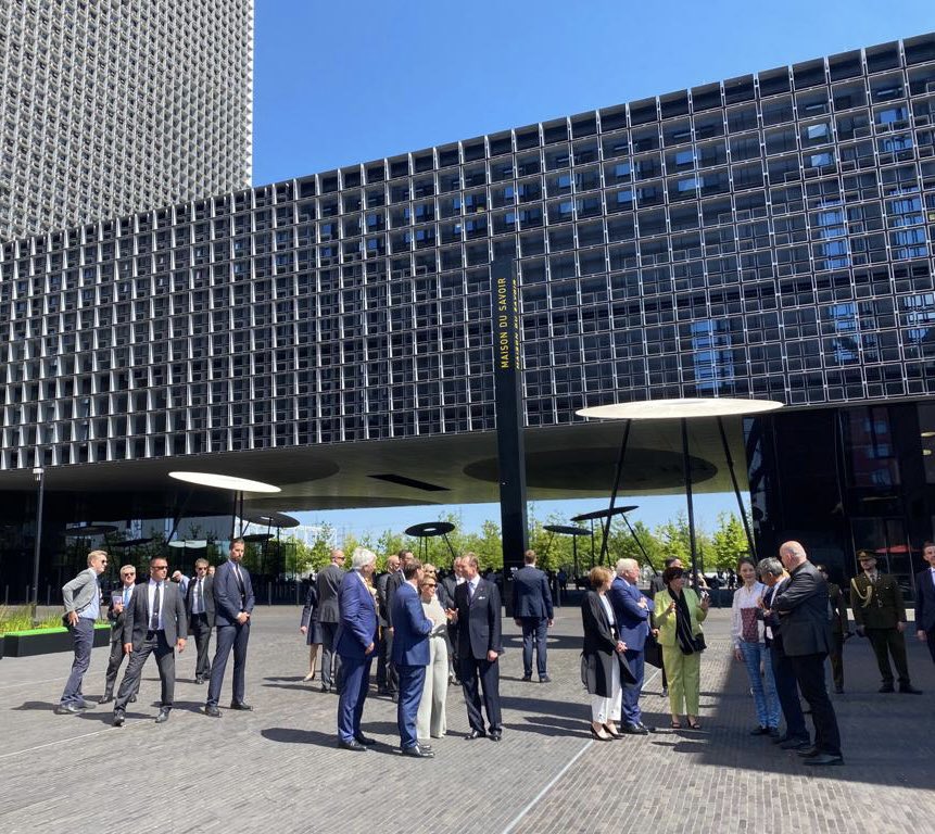 uni_lu's tweet photo. #Germany's Federal Republic President, Frank-Walter Steinmeier, explores Belval, the University of Luxembourg's main campus and one of Europe's largest urban redevelopment projects, during his state visit.

#uni_lu https://t.co/2WpK7CeStv