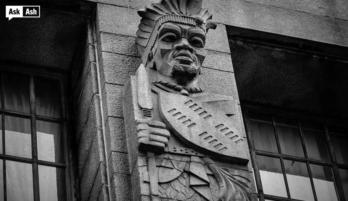 Askash's tweet photo. Once the tallest building in South Africa, this is Mutual Heights.

Situated at 14 Darling Street #CapeTown, it’s the Old Mutual Tower that was constructed in 1939. The architects who designed this Art Deco building were Louw & Louw, working with Fred Glennie. They travelled the world for two years to find inspiration and materials for the project. It was to be the headquarters for the South African Mutual Life Assurance Society.

The grand entrance was supposed to symbolise wealth and power. African animal sculptures made out of cape granite adorn the building. The interior is made up of black, gold-veined onyx, marble, gold leaf and stainless steel.

Some other fun facts include:

⚫ The four elevators were the fastest in the world at a stage.
⚫ The marble was imported from Italy, chrome fittings from England, and the granite from a single boulder in the Paarl mountains.

For the #archi fans out there, I highly recommend taking a tour. It is so much better in person and certainly a darling of Cape Town’s skyline.