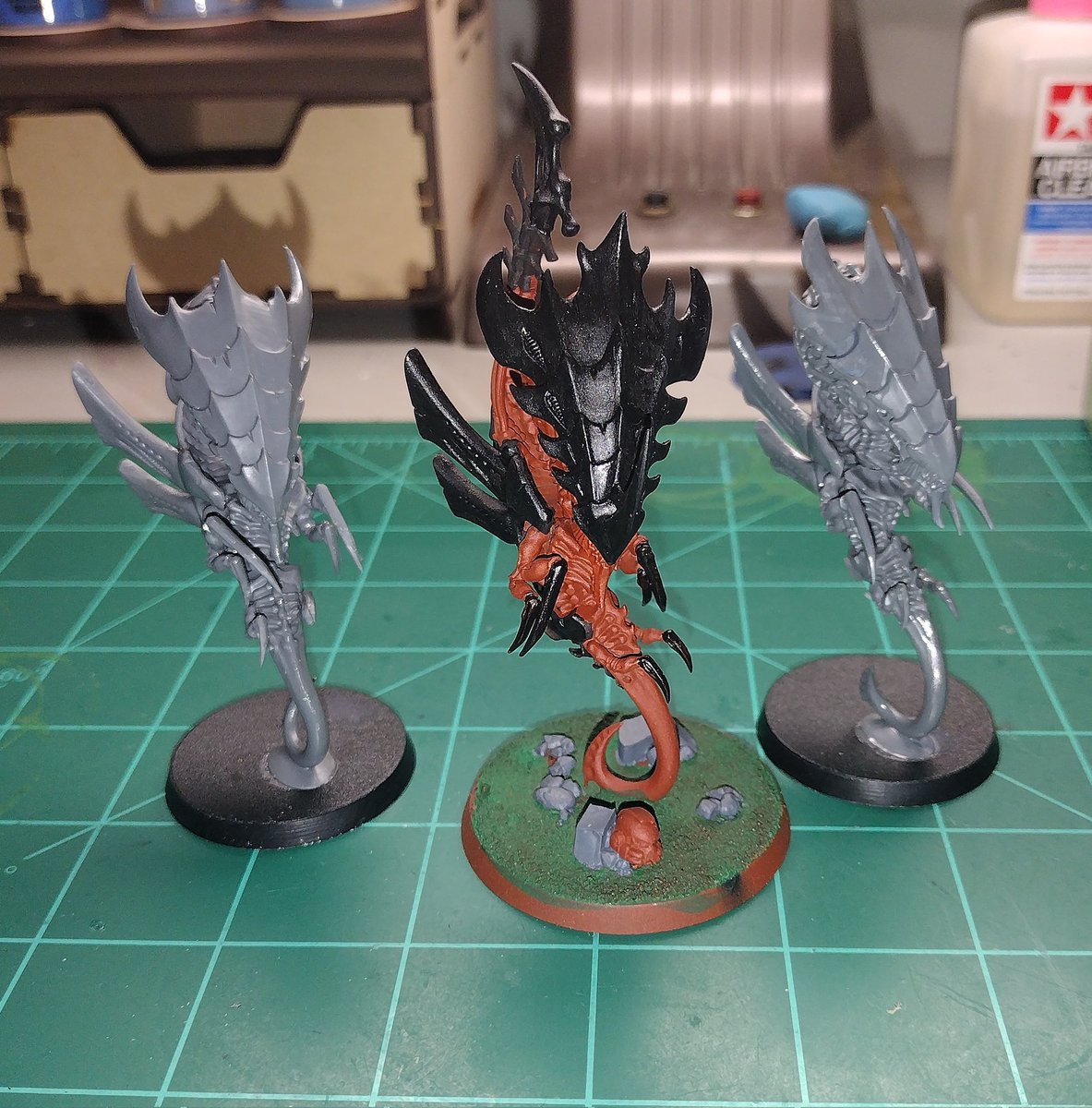 MelvinDanes1's tweet image. Neurothrope gets some support. Neurotyrant has some back up.
Brain Bugs gotta stick together.
I've got another playset of these to do.
The swarm grows.
#new40k #brainbugs #tyranids