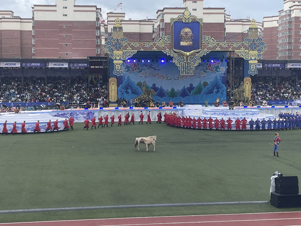 Нийт Монголын ард түмэнд 2023 оны үндэсний их баяр наадмын мэндийг өргөн дэвшүүлье! Үерийн гамшигтай тэмцэж буй энэ хүнд хэцүү цаг үед Австрали Улсын нэрийн өмнөөс эв санааны нэгдлээ илэрхийлж байна.