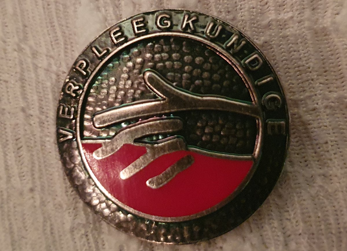 Supertrotse ouders! In roerige tijden (COVID19) onder enorme werkdruk diploma gehaald!
"Ik zweer / beloof dat ik mijn beroep als verpleegkundige/verzorgende* op een verantwoorde en betrouwbare wijze zal uitoefenen"