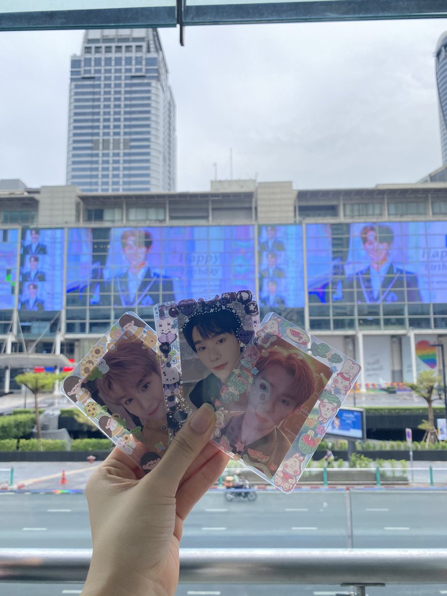 bookem049's tweet photo. Năm nay được check led centralworld rồi nè

@naninenai99
HAPPY BDAY NINE
#24hrsOfSpecialNineDay
#นายท่านกรชิต #高卿尘 #GaoQingchen https://t.co/7YKnKSSLyw