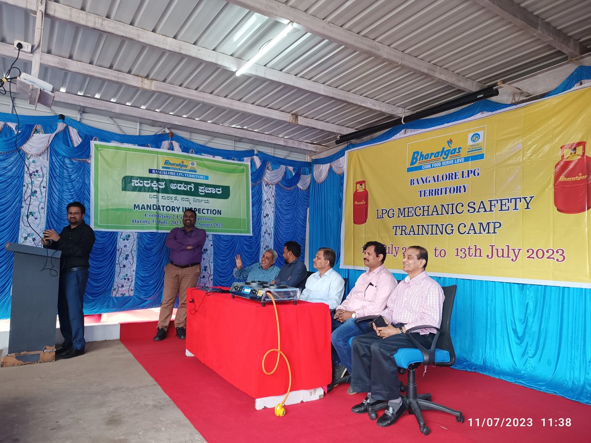 RahulAdi5's tweet photo. @BPCLimited @BPCLBangalore @JavidDesai #lpgmechanicsafetytraining camp, #bharatgas #lpg #solur 
LPG MECHANIC SAFETY TRAINING BHARATGAS BOTTLING PLANT SOLUR BY #Suchitgroup https://t.co/WXtrGRhmjY