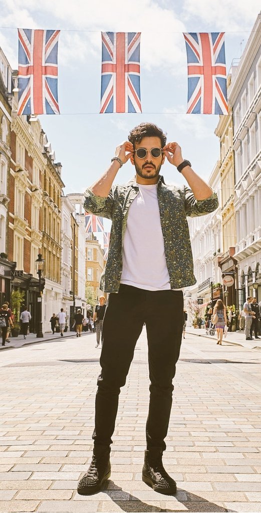 iamsuresh06's tweet image. Saradaga pre bizz entha jaruguthadho chooddham(only thearitical) when ever these movies releases 

#akhil6 - new director
#Nani30 - new director
#NC22- minimum director
#Kushi - minimum director
Note- @AkhilAkkineni8 with all flops in his carreer