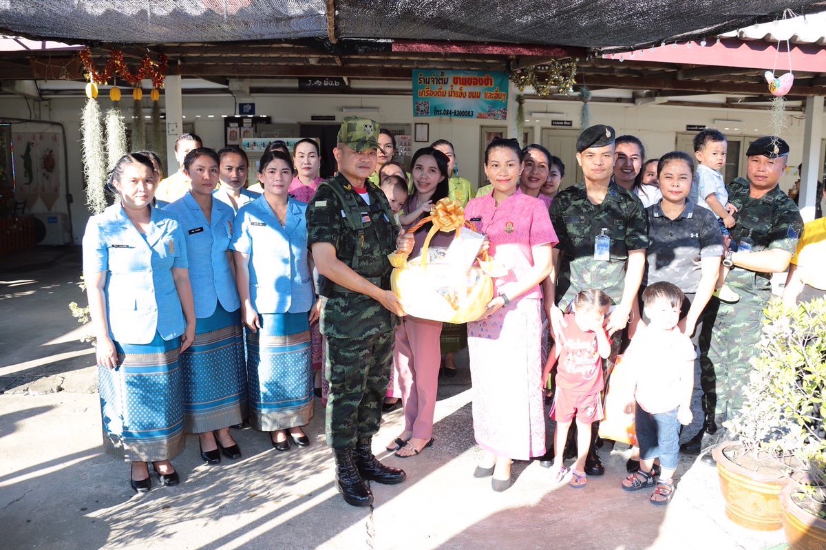 162Infantry's tweet photo. กองพันทหารราบที่ 2 กรมทหารราบที่ 16 ได้ให้การต้อนรับ พลเอกณรงค์พันธ์ จิตต์แก้วแท้ ผู้บัญชาการทหารบกและคณะ ในโอกาสเดินทางมาตรวจเยี่ยมหน่วย ร.16 พัน.2 ค่ายบดินทร์เดชา ต.เดิด  อ.เมือง จ.ยโสธร https://t.co/V5tsoNqC2a