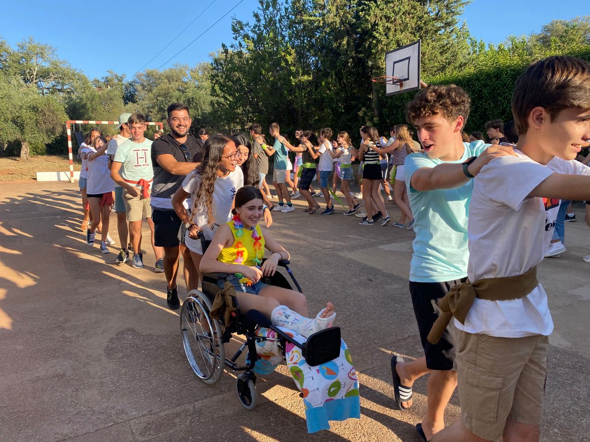 FundSpinola's tweet photo. En este #VeranoSpínola seguimos descubriendo el Reino. El Campamento de 3° y 4° ESO, Godspell, nos ofrece la oportunidad de hacer de este mundo un lugar donde abunden la sal y la luz, conocer las parábolas de Jesús, y sobre todo de vivir desde la Alegría del Evangelio https://t.co/DYJosagiW9