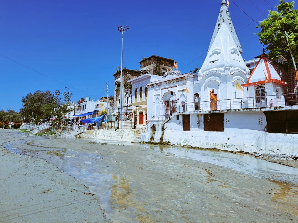 AdhivaktaAnkush's tweet photo. शिव मंदिर परिसर छोटा काशी पुरमंडल,
ॐ नमः शिवाय।।
हर हर महादेव,
जय देविका मैया,
छोटा काशी पुरमंडल,
#AmazingJammu
#AmarnathYatra 
#Samba
#Purmandal
#JammuKashmir https://t.co/jvtCv6THDB