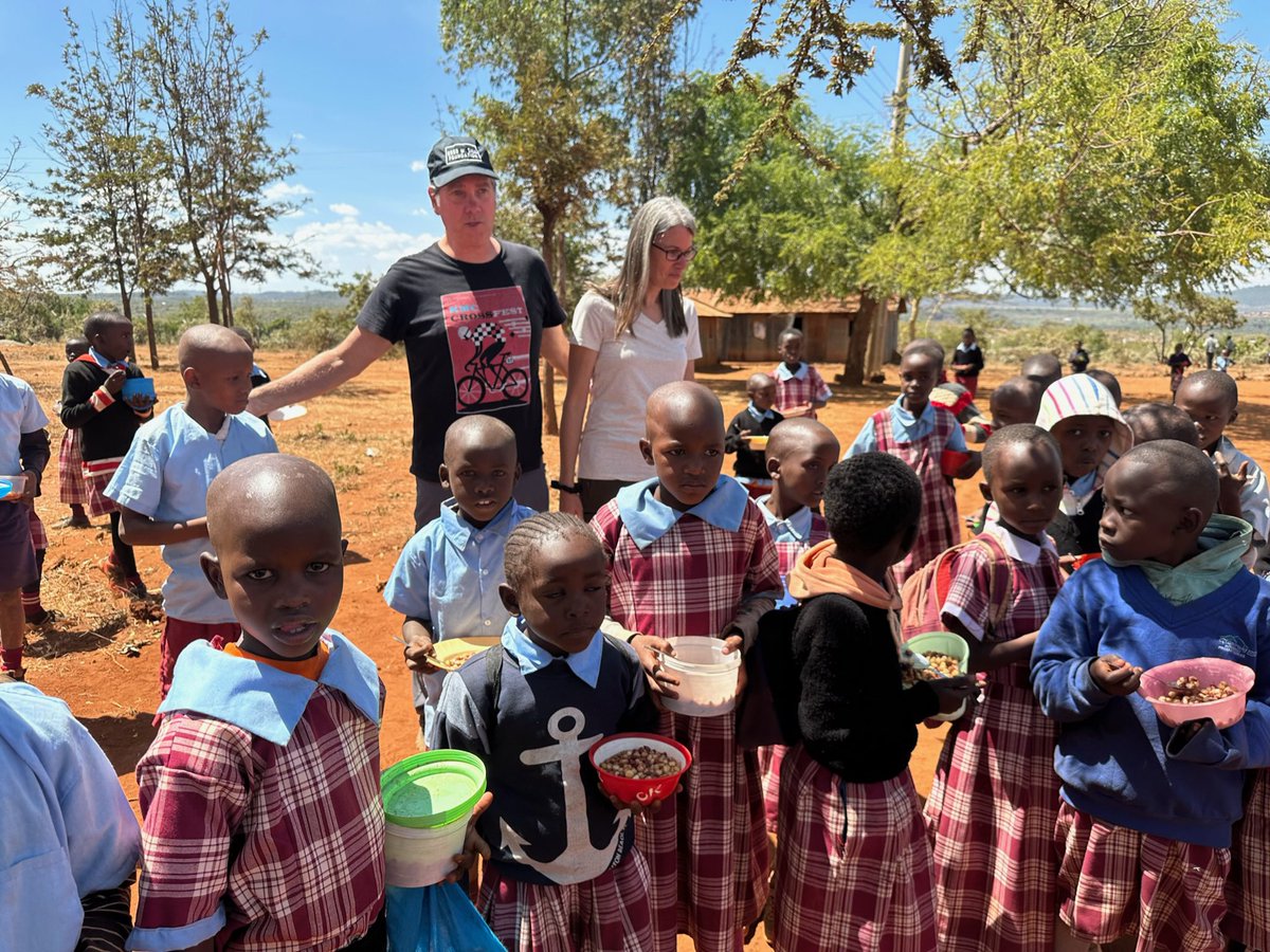 xtinacone's tweet photo. Distributed school supplies and spent time with students and teachers at Kimuka primary school and OLM secondary school. This is a Maasai community outside of Nairobi. https://t.co/fWe1PTCyJH