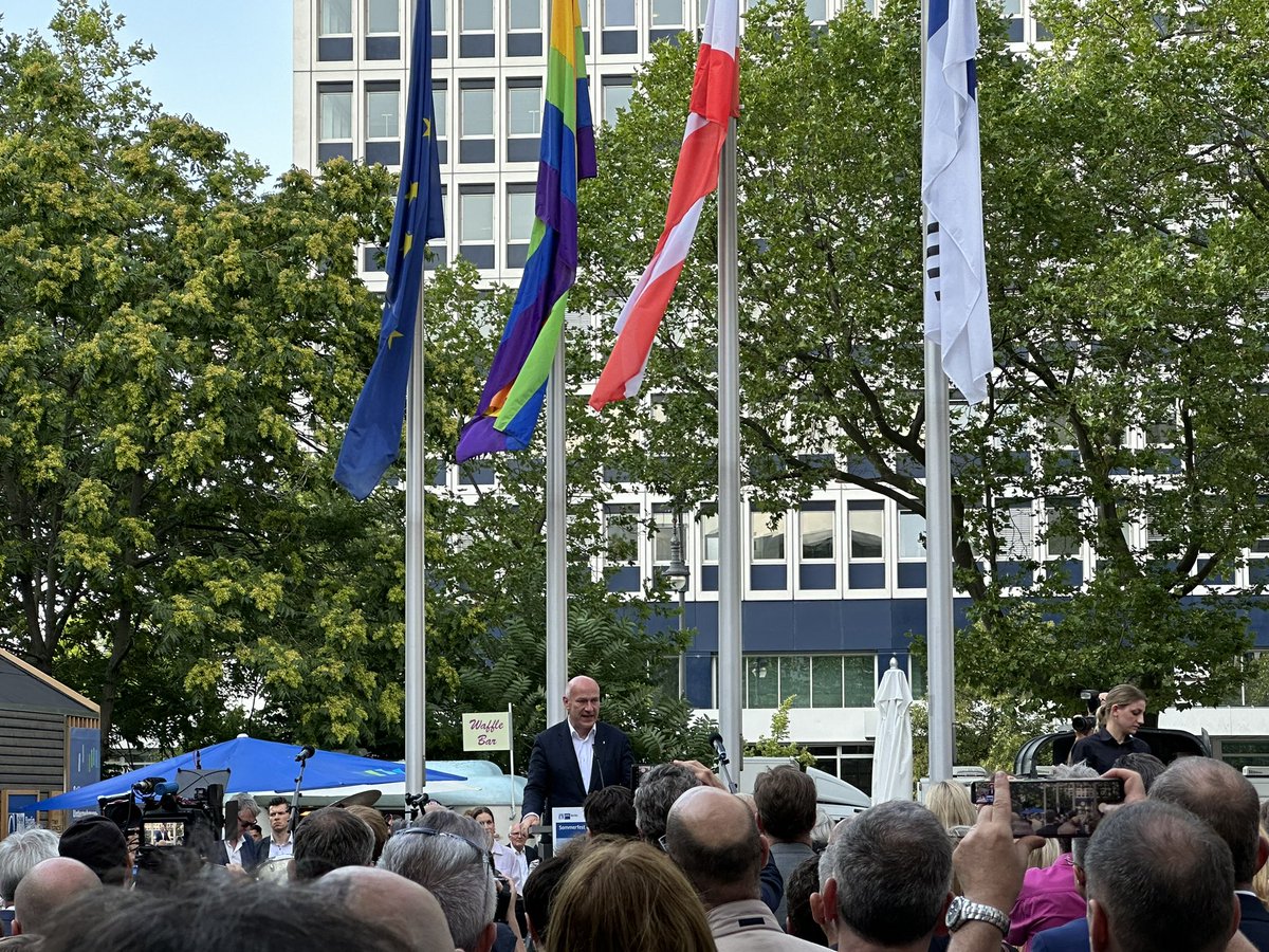 Das #Sommerfest der <a href="/ihkberlin/">IHK Berlin</a> mit tollen Leckereien und interessanten Gesprächen. Vielen Dank an unseren Regierenden Bürgermeister <a href="/kaiwegner/">Kai Wegner</a> für das klare Bekenntnis zur Berliner #Wirtschaft. #IHK #Wirtschaftsjunioren #xraysports #Sportmetropole #Sportwirtschaft