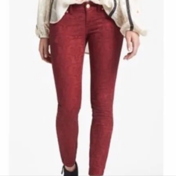 So good I had to share! Check out all the items I'm loving on <a href="/Poshmarkapp/">Poshmark</a> from <a href="/SneakerHype2x/">Sneaker Hype</a> #poshmark #fashion #style #shopmycloset #mele #underarmour #freepeople: posh.mk/gKhQ4mr9kBb
