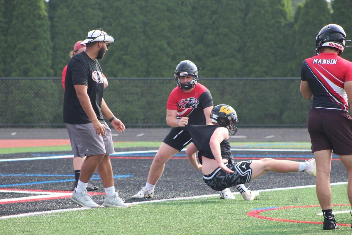 linemen 1 on 1s against archbishop wood.