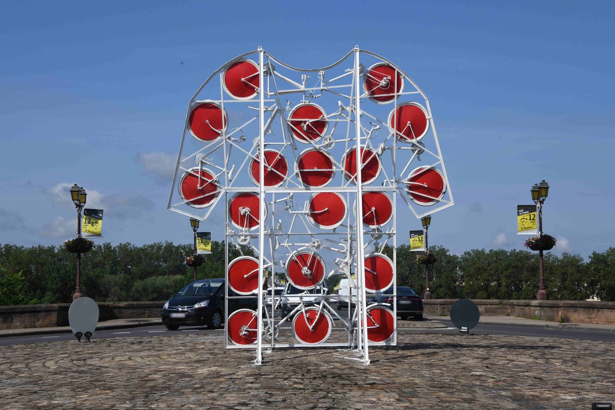 #TDF2023

J-1 de l'étape d'arrivée du Tour à Moulins !!! 🚴‍♀️
Voici des nouvelles photos des décorations qui habillent notre Ville ! 🤩💐🚴‍♀️

<a href="/LeTour/">Tour de France™</a>