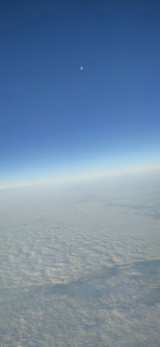 AFG___7's tweet photo. En las nubes☺️ https://t.co/YHqiBTon2a