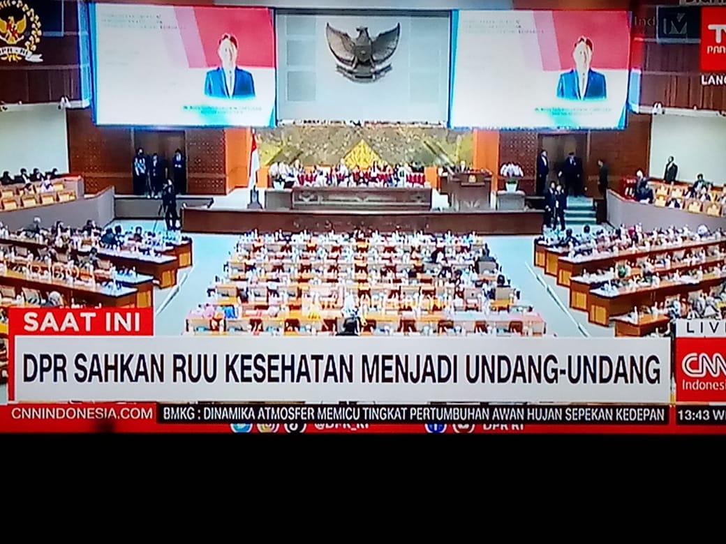 Hari ini, 11 Juli 2023, jam 13.42, UU Omnibuslaw Kesehatan disahkan.  Biar jadi catatan sejarah bahwa penghianat profesi itu ada. Ini bukan akhir, tapi langkah perjuangan berikutnya