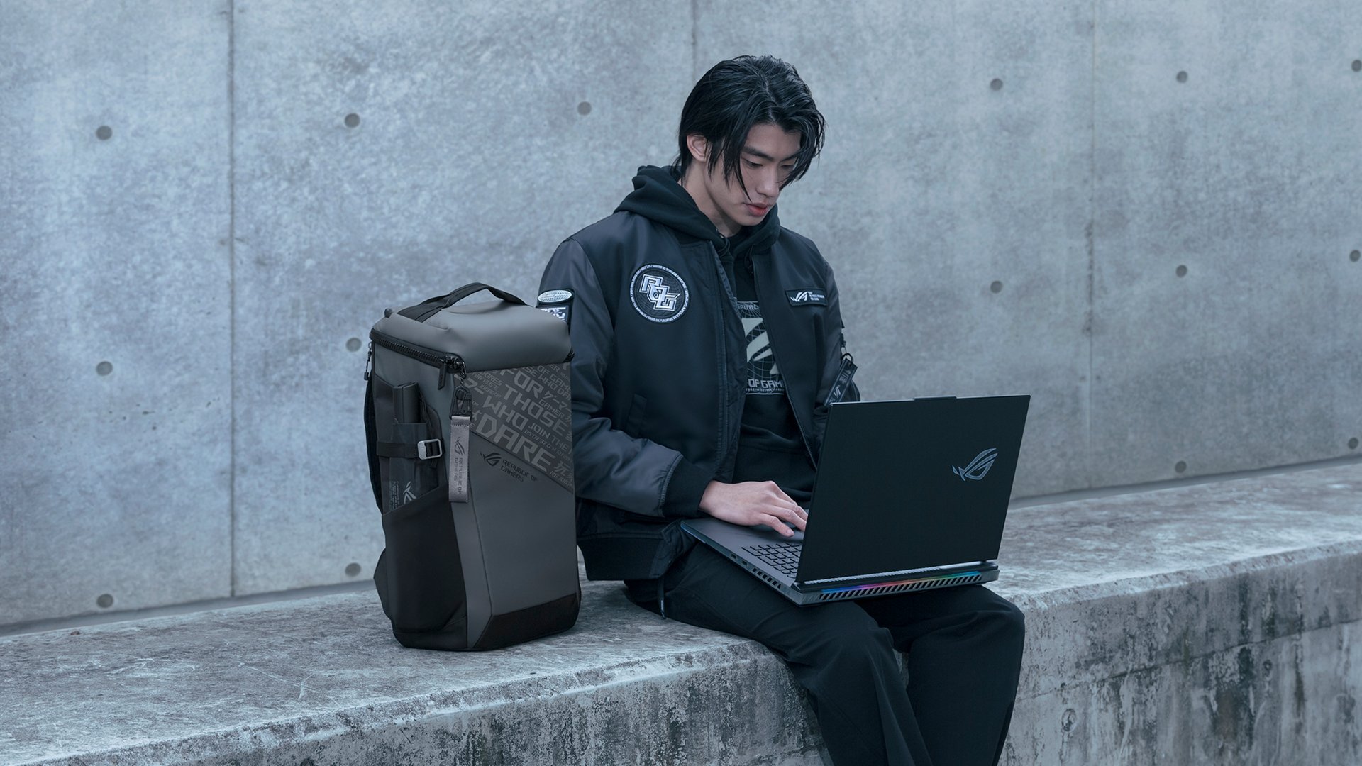 ROG Global on X: "The ROG Ranger BP2701 is a lightweight backpack that flexes its ROG styling. Its exterior features bold slashes and reflective surfaces, along with a holographic ROG logo and