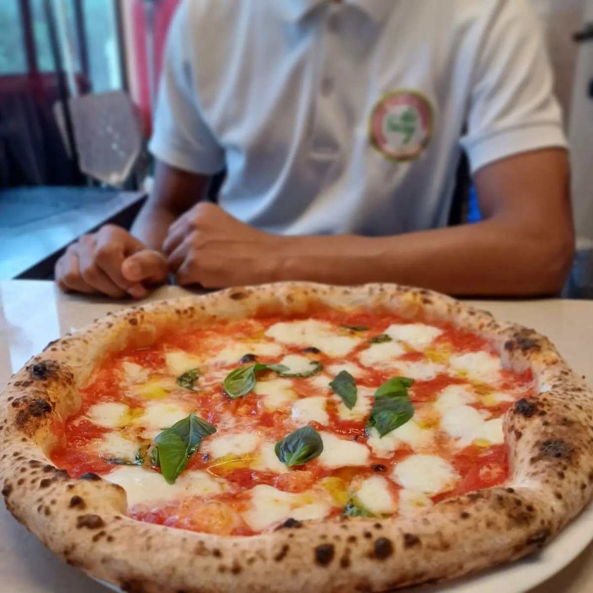 I know... It's raining really bad in our Gaon but...who cares?! We have pizza!
.
#dasusyitalianpizza #dasusygurgaon
#bestpizzeriainindia #44bestpizzeriaAsia #50toppizza
#pizzeria #food #gurgaon #delhi #delhigram #delhifoodies #gurgaonfoodies #pizza #pizzatime  #pizzaparty