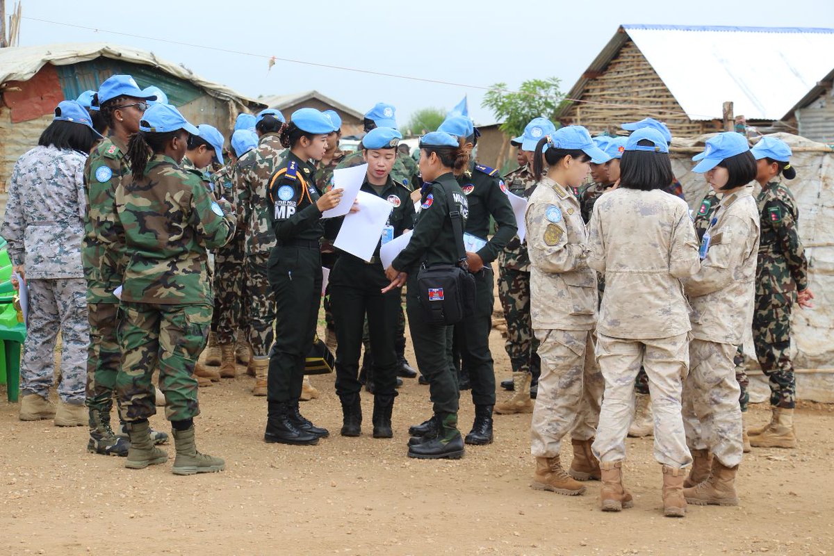 unmissmedia's tweet photo. A unique joint patrol in Gudelle, #SouthSudan 🇸🇸 by women peacekeepers from #UNMISS + officers from #Rwanda 🇷🇼, #Nepal 🇳🇵, #Bangladesh 🇧🇩, #China 🇨🇳, #Cambodia 🇰🇭, raised awareness on👇🏽
✔️empowering women + protecting child rights

#A4P #PK75 https://t.co/kvSXx3RdqF