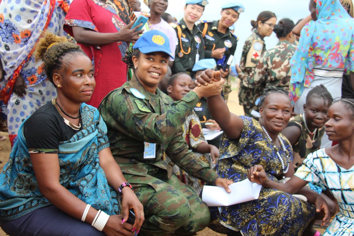 unmissmedia's tweet photo. A unique joint patrol in Gudelle, #SouthSudan 🇸🇸 by women peacekeepers from #UNMISS + officers from #Rwanda 🇷🇼, #Nepal 🇳🇵, #Bangladesh 🇧🇩, #China 🇨🇳, #Cambodia 🇰🇭, raised awareness on👇🏽
✔️empowering women + protecting child rights

#A4P #PK75 https://t.co/kvSXx3RdqF