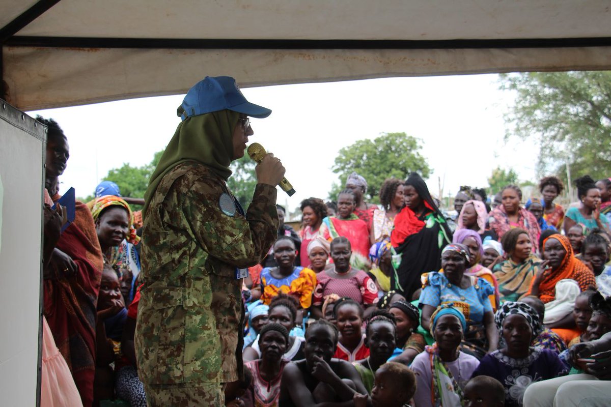 unmissmedia's tweet photo. A unique joint patrol in Gudelle, #SouthSudan 🇸🇸 by women peacekeepers from #UNMISS + officers from #Rwanda 🇷🇼, #Nepal 🇳🇵, #Bangladesh 🇧🇩, #China 🇨🇳, #Cambodia 🇰🇭, raised awareness on👇🏽
✔️empowering women + protecting child rights

#A4P #PK75 https://t.co/kvSXx3RdqF