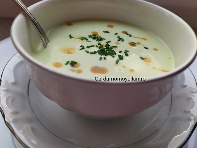 Sopa fría de aguacate y cebollino.

#Receta

cardamomoycilantro.blogspot.com/2022/11/sopa-f…