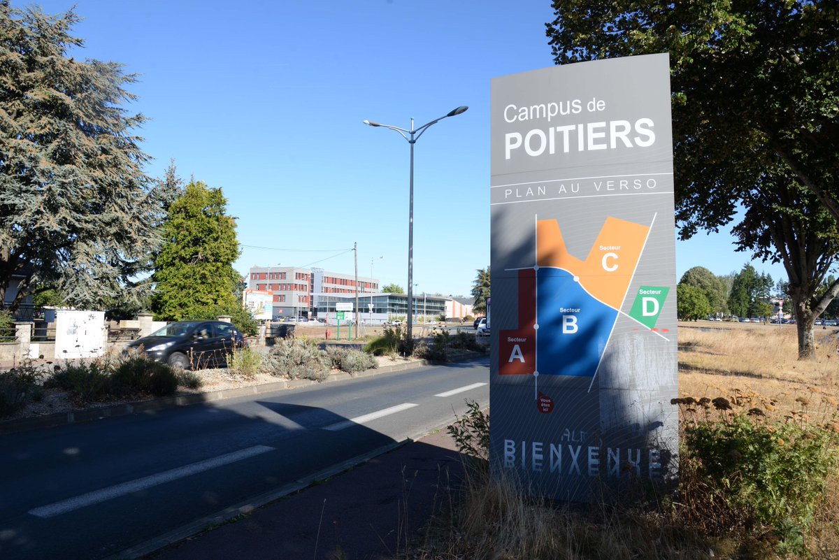 [📢RENTRÉE 2023]

🤔Vous rentrez en 1ère année et vous vous demandez où auront lieu vos cours parmi les campus ou les bâtiments ?

⏬La réponse à vos interrogations ci-dessous !↩️
univ-poitiers.fr/espace-lyceen-…

#rentrée2023 #univpoitiers