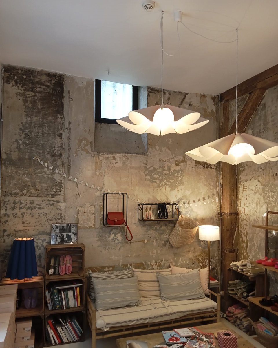 luxeslight's tweet photo. 😊 Os dejamos por aquí algunas imágenes de nuestra luminaria decorativa WEPLIGHT instalada en la espectacular tienda de @inesdelafressangeofficial

😘 Agradecemos la confianza y el trato recibido a todo el equipo

#inesdelafressange #inesdelafressangeparis #luminariadecorativa https://t.co/CKYCOkm9Rz