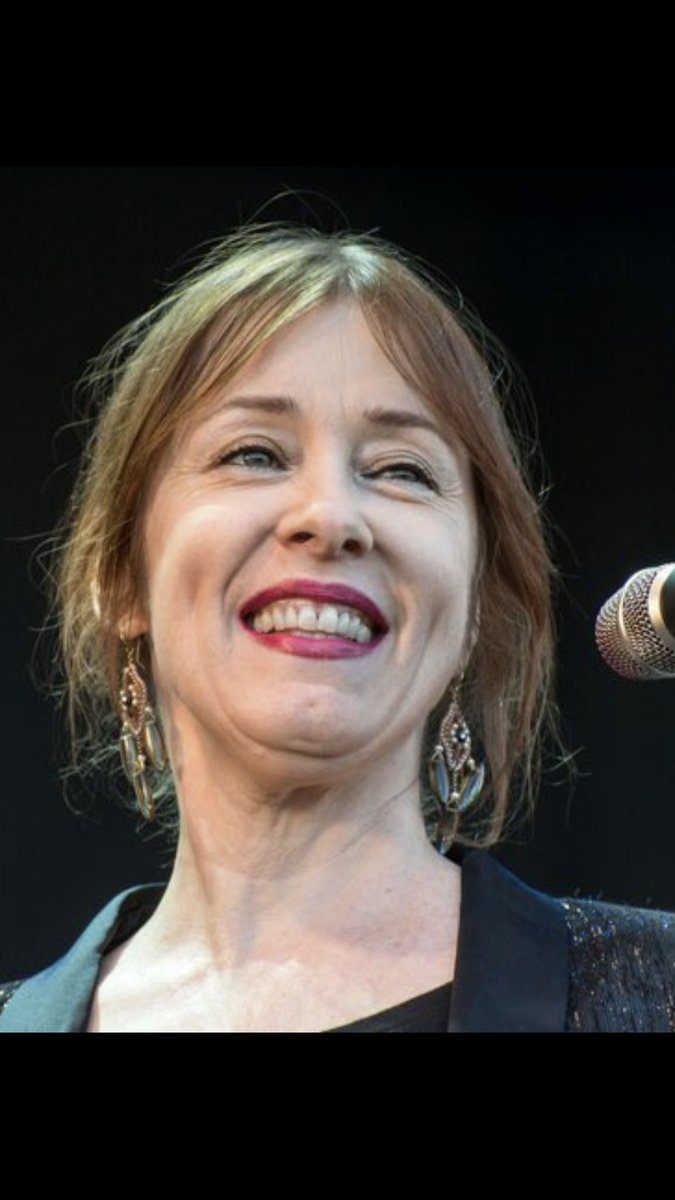 Happy Birthday to Suzanne Vega. Born in Santa Monica,California this day in 1959. American singer songwriter. She came to prominence in the 80’s with singles such as Marlene on the Wall, Left of Center, Luka and Tom's Diner #SuzanneVega 🎂 🎉
